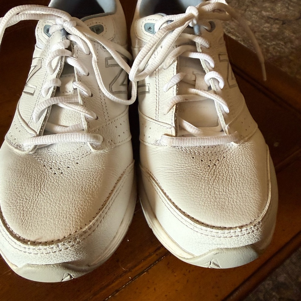 New Balance 928v3 Walking Shoes Womens Size 9 White Blue Leather Lace Up. EUC